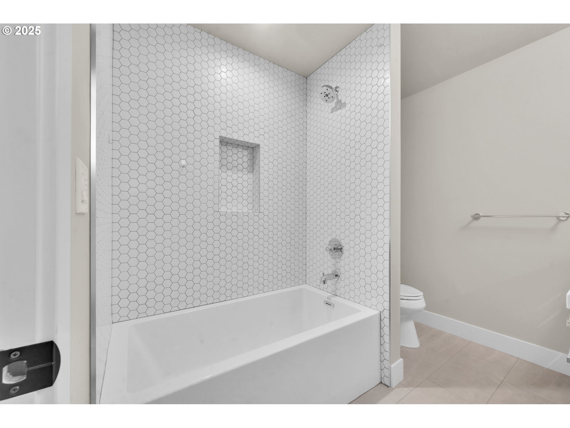 Eugene, Oregon 97408, United States, 3 Bedrooms Bedrooms, ,3 BathroomsBathrooms,Residential,Active,142626