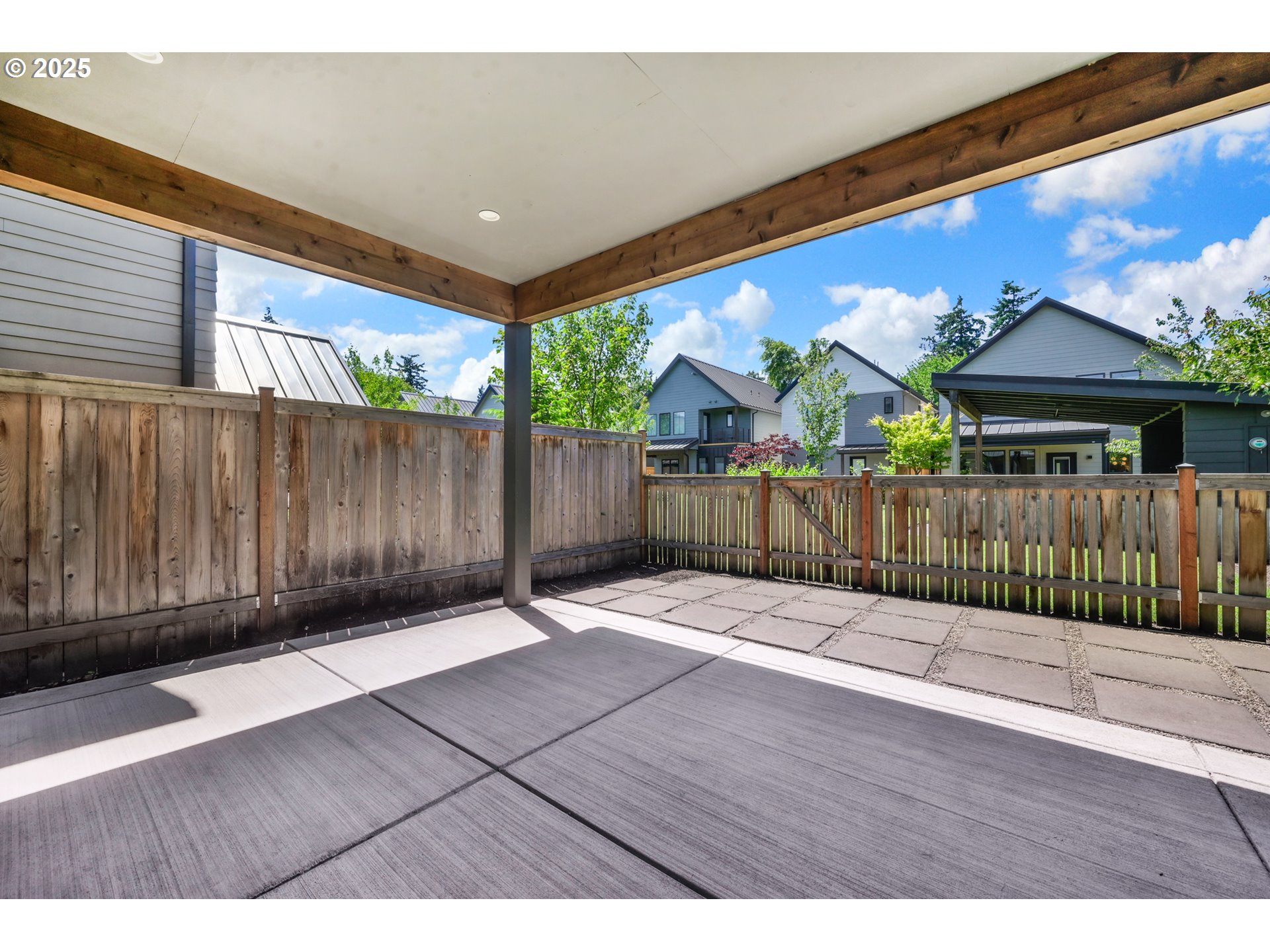 Eugene, Oregon 97408, United States, 3 Bedrooms Bedrooms, ,3 BathroomsBathrooms,Residential,Active,142626