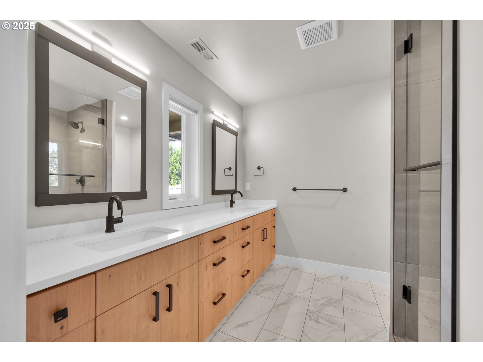 Eugene, Oregon 97408, United States, 3 Bedrooms Bedrooms, ,3 BathroomsBathrooms,Residential,Active,142626