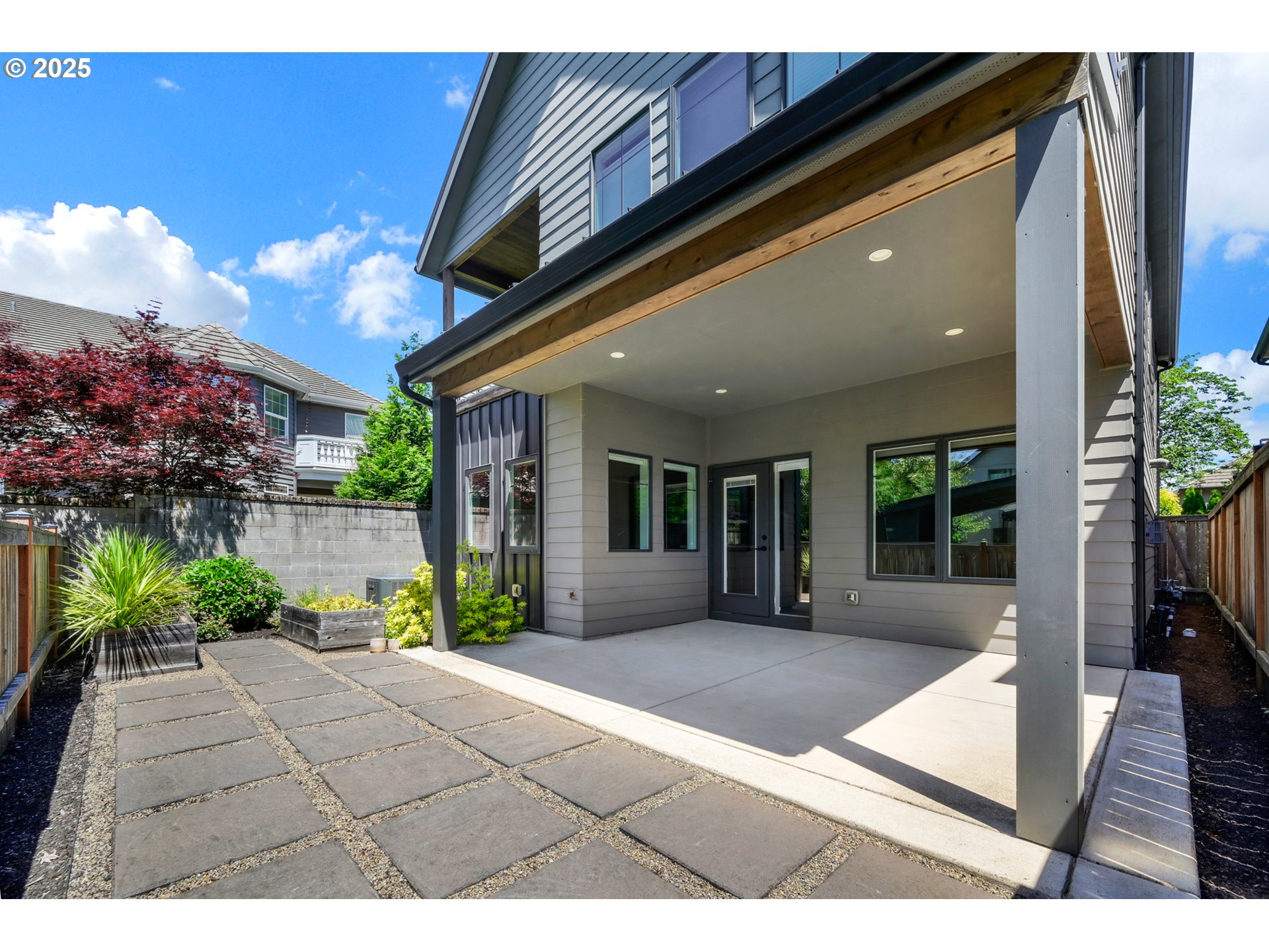 Eugene, Oregon 97408, United States, 3 Bedrooms Bedrooms, ,3 BathroomsBathrooms,Residential,Active,142626