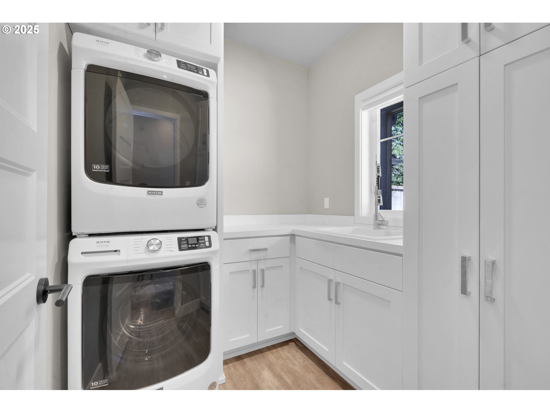 Eugene, Oregon 97408, United States, 3 Bedrooms Bedrooms, ,3 BathroomsBathrooms,Residential,Active,142626