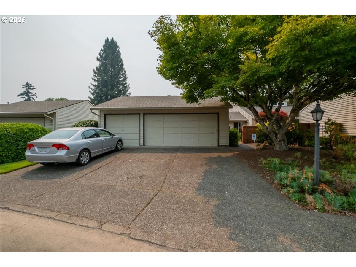 9480 SW LAKESIDE DR