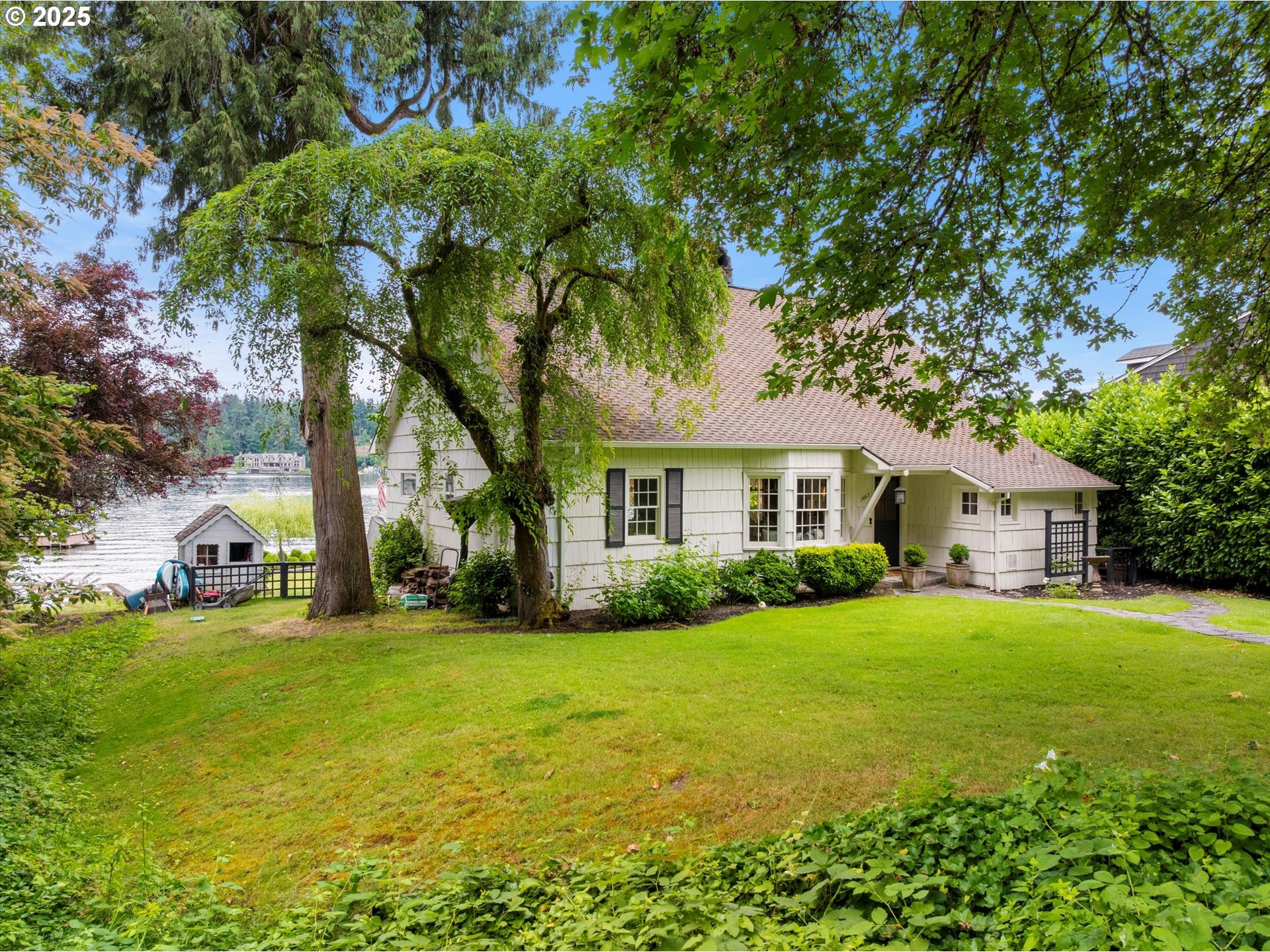 1667 LAKE FRONT RD
