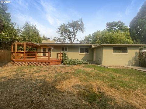 A home in Newberg