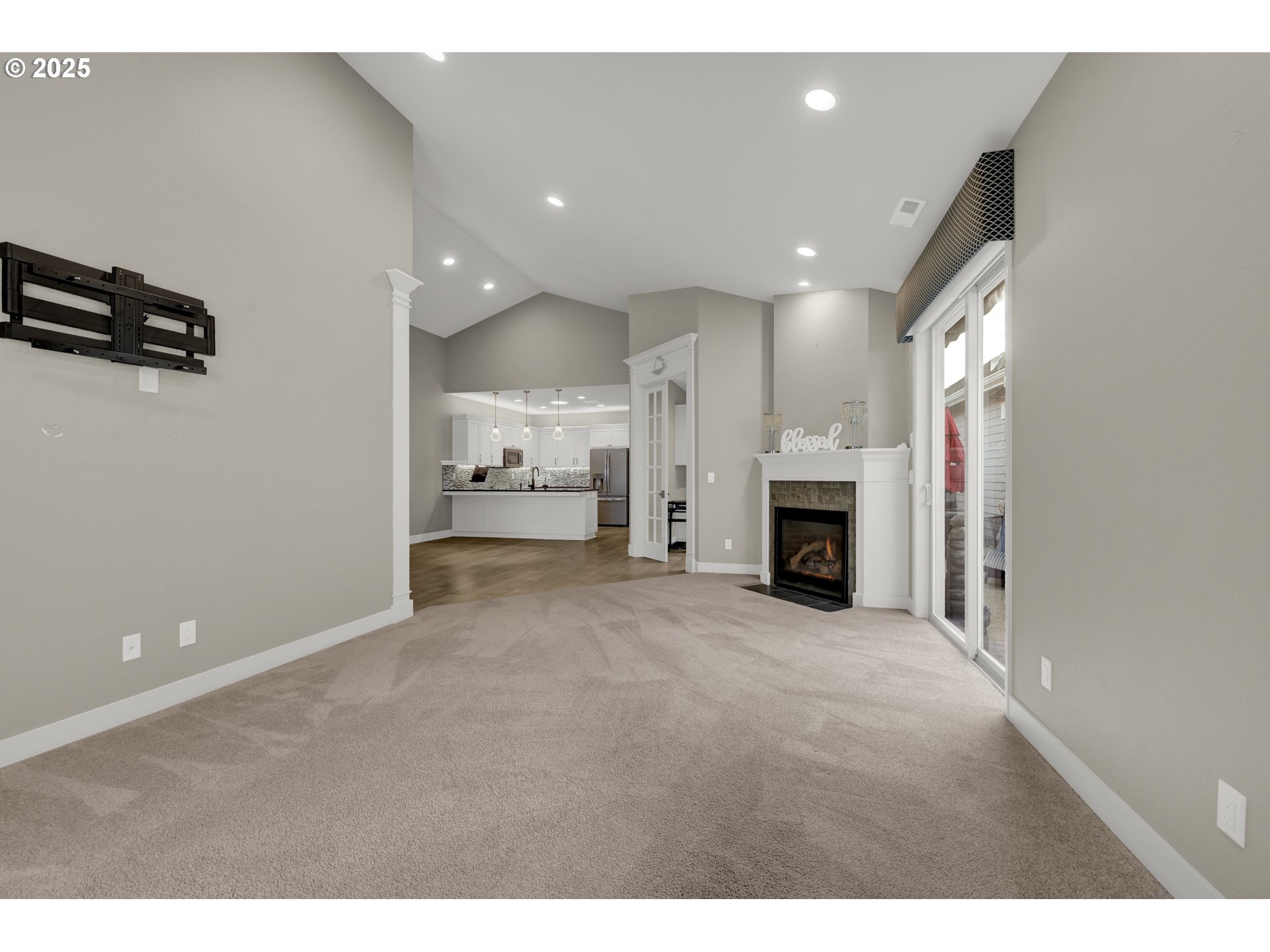 Eugene, Oregon 97408, United States, 3 Bedrooms Bedrooms, ,2 BathroomsBathrooms,Residential,Pending,251662