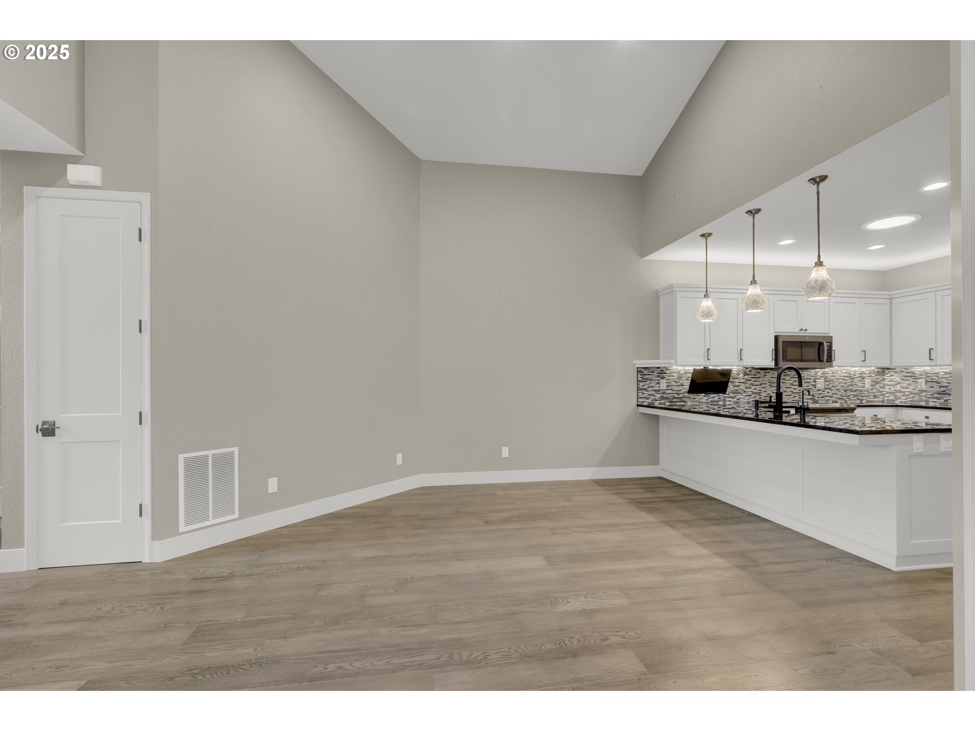 Eugene, Oregon 97408, United States, 3 Bedrooms Bedrooms, ,2 BathroomsBathrooms,Residential,Pending,251662