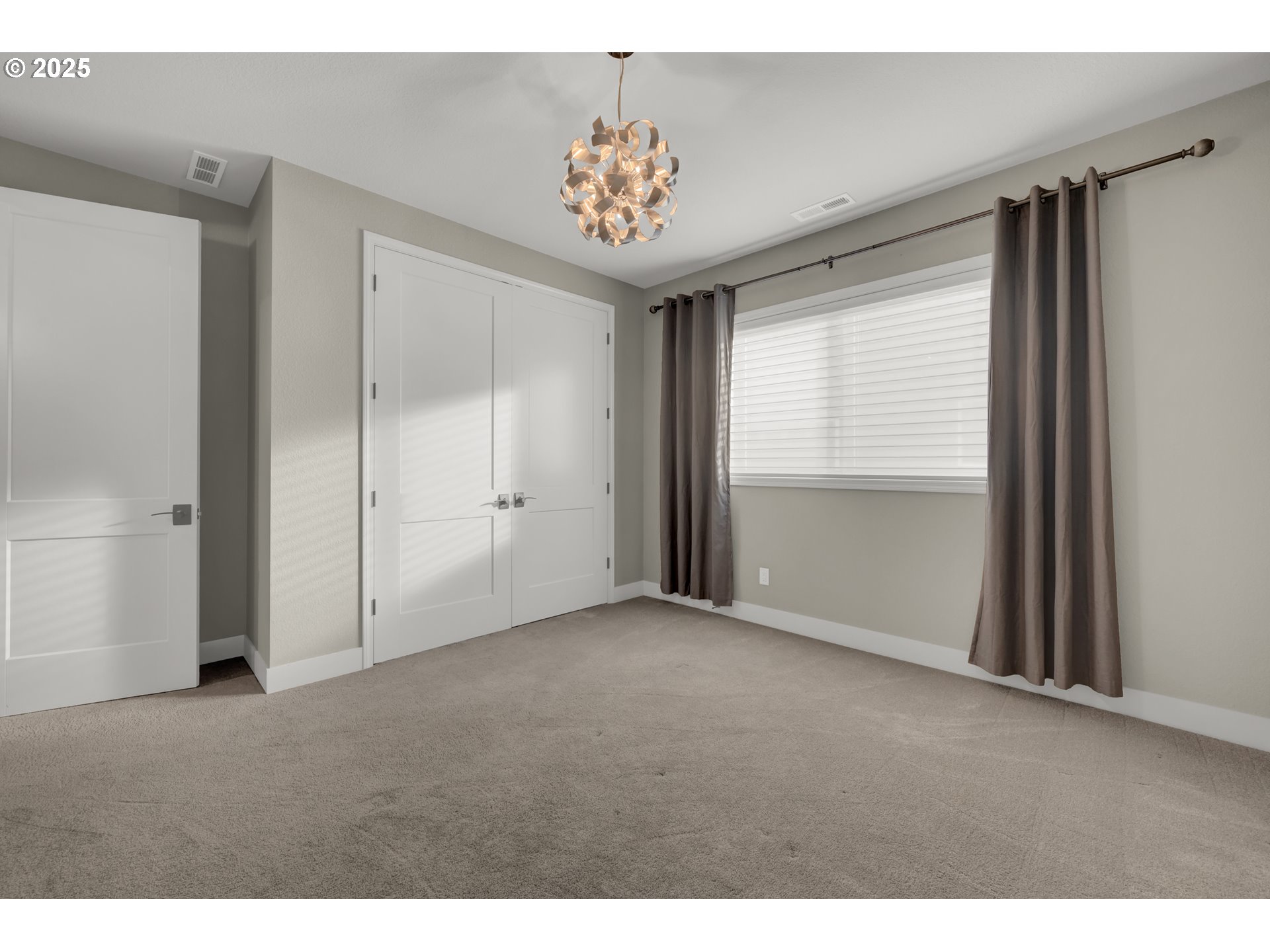 Eugene, Oregon 97408, United States, 3 Bedrooms Bedrooms, ,2 BathroomsBathrooms,Residential,Pending,251662