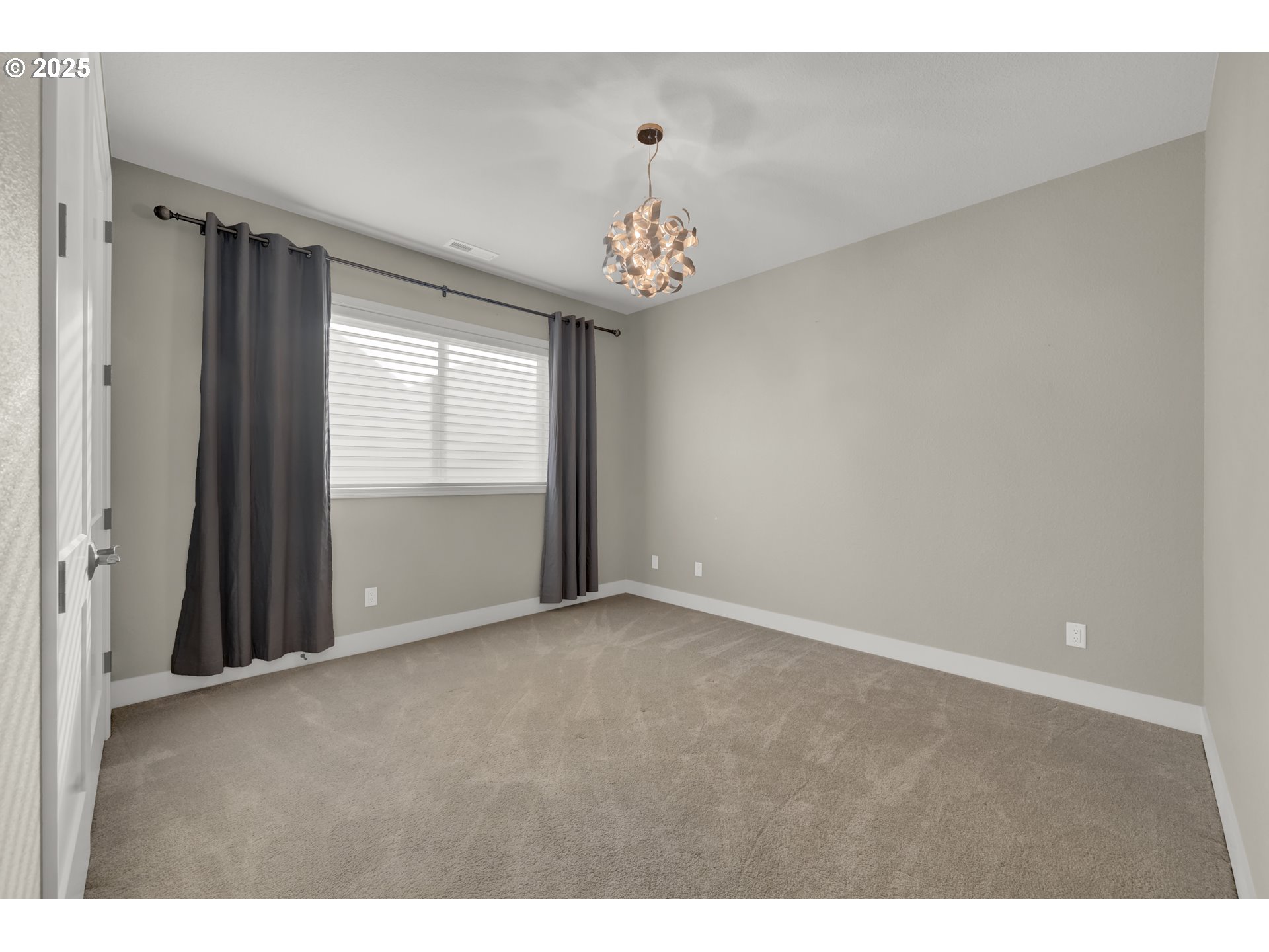 Eugene, Oregon 97408, United States, 3 Bedrooms Bedrooms, ,2 BathroomsBathrooms,Residential,Pending,251662