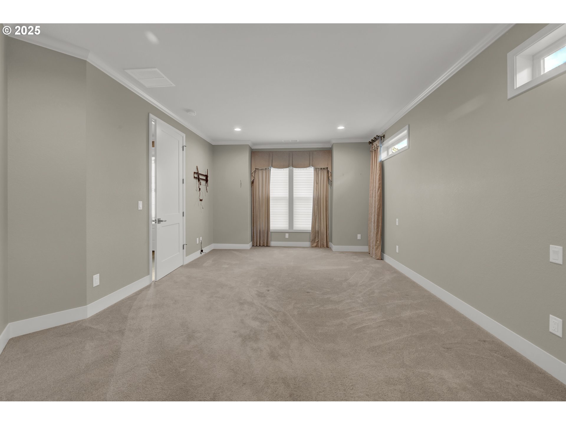 Eugene, Oregon 97408, United States, 3 Bedrooms Bedrooms, ,2 BathroomsBathrooms,Residential,Pending,251662