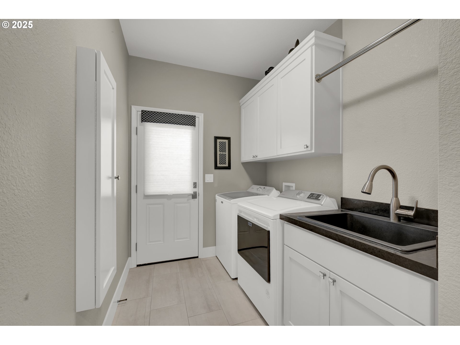 Eugene, Oregon 97408, United States, 3 Bedrooms Bedrooms, ,2 BathroomsBathrooms,Residential,Pending,251662