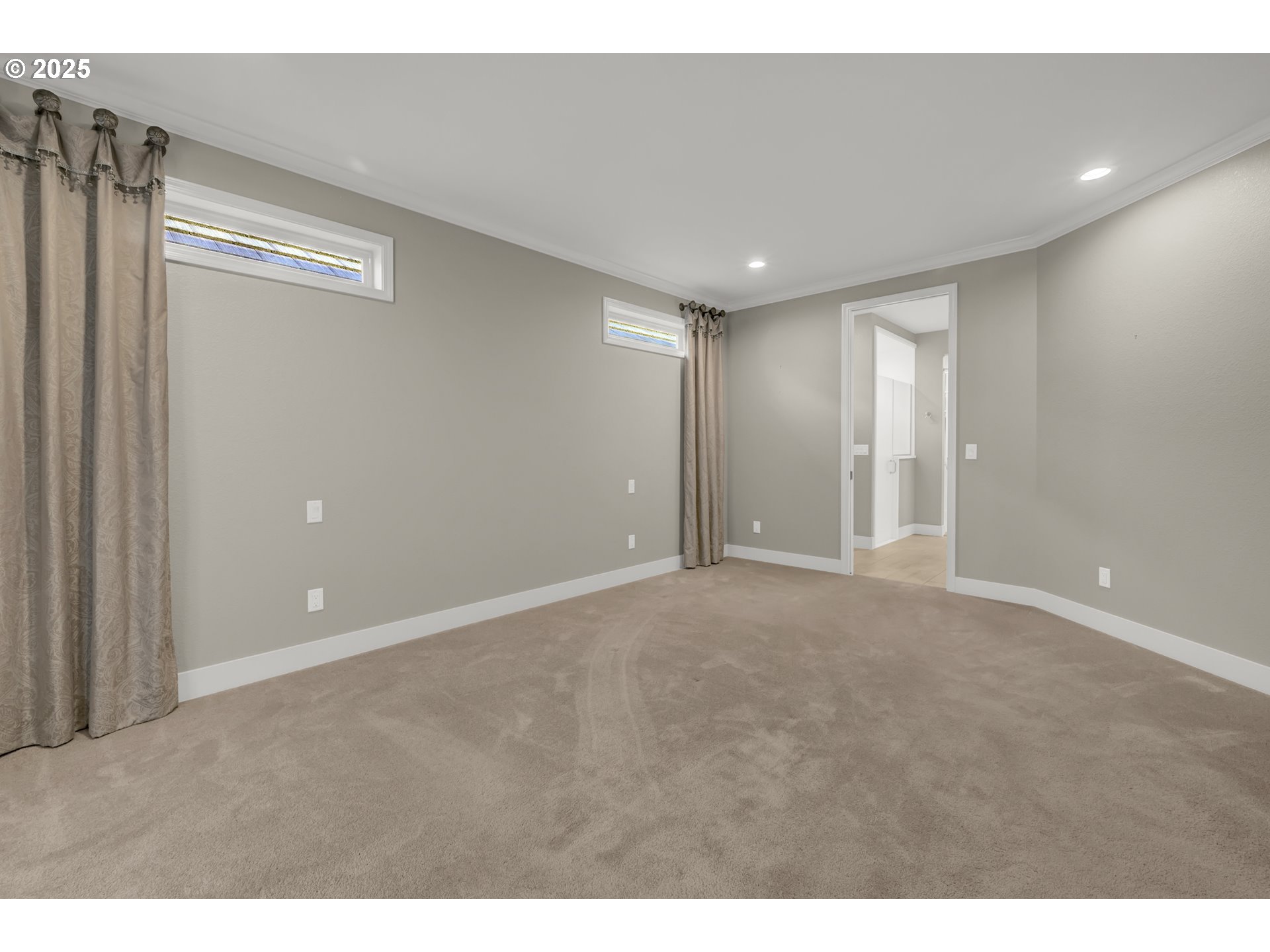 Eugene, Oregon 97408, United States, 3 Bedrooms Bedrooms, ,2 BathroomsBathrooms,Residential,Pending,251662