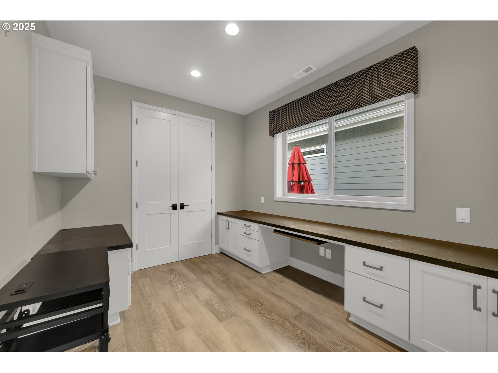 Eugene, Oregon 97408, United States, 3 Bedrooms Bedrooms, ,2 BathroomsBathrooms,Residential,Pending,251662