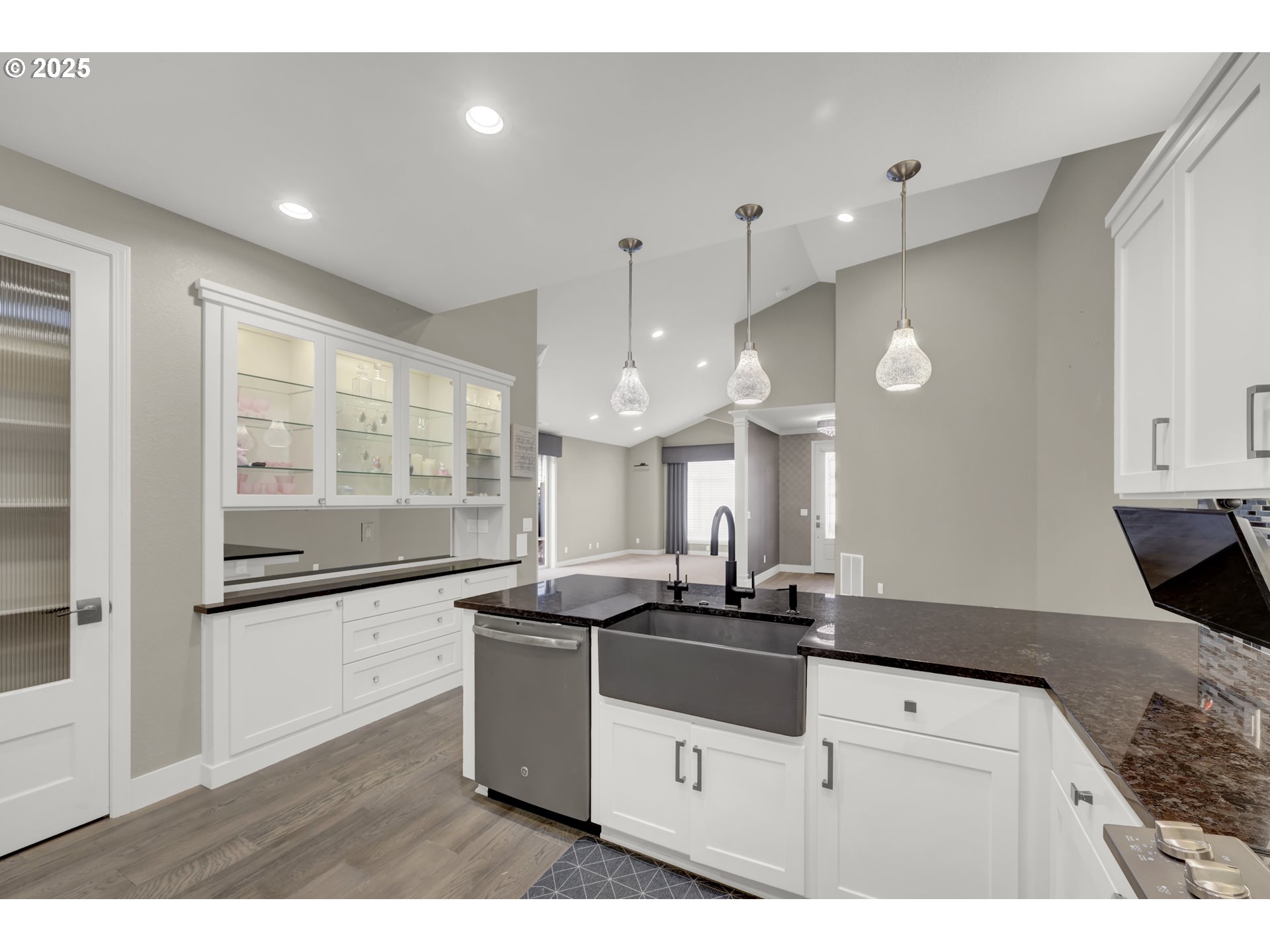 Eugene, Oregon 97408, United States, 3 Bedrooms Bedrooms, ,2 BathroomsBathrooms,Residential,Pending,251662