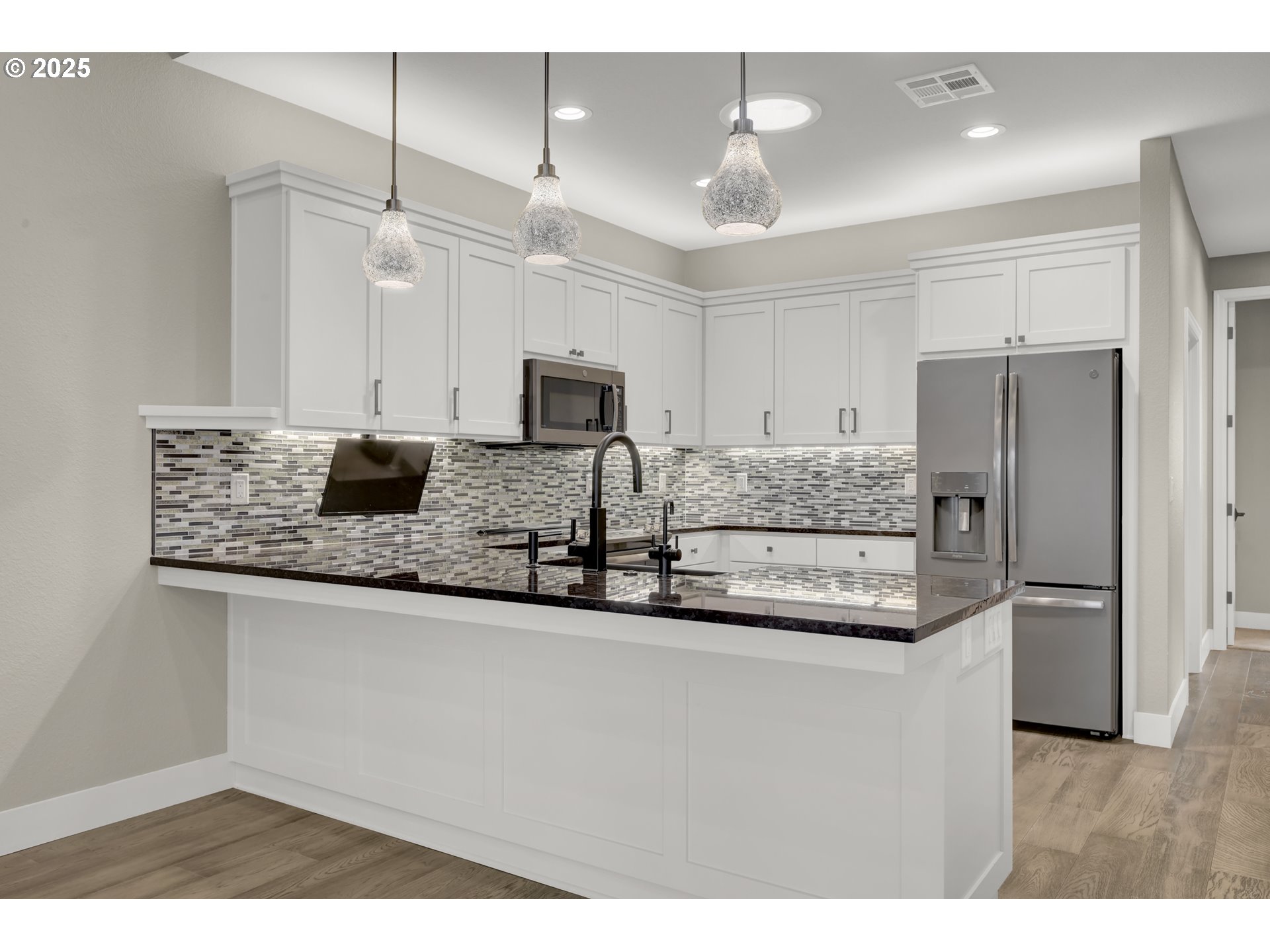 Eugene, Oregon 97408, United States, 3 Bedrooms Bedrooms, ,2 BathroomsBathrooms,Residential,Pending,251662