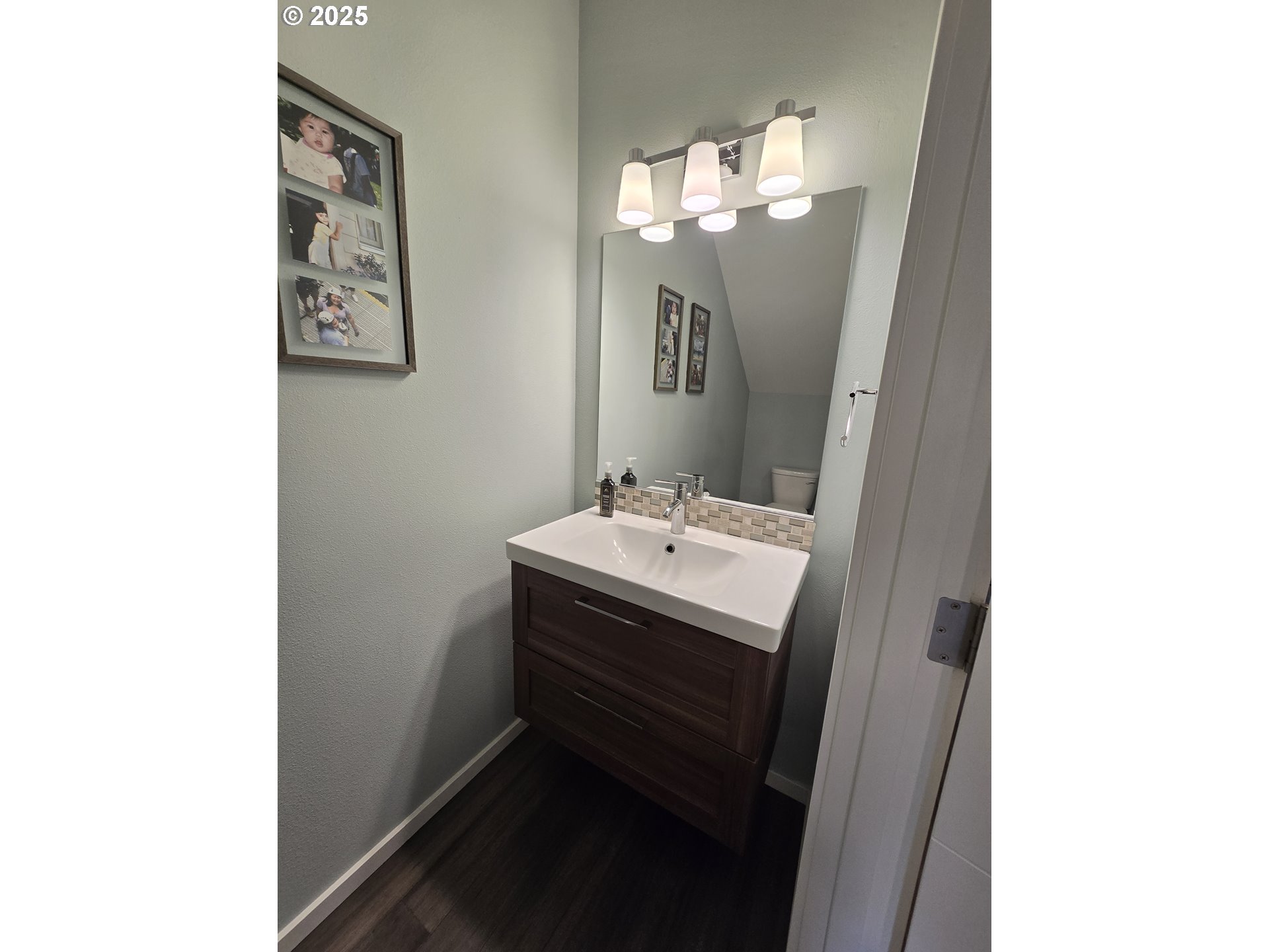 202 NW QUAIL GARDENS PL