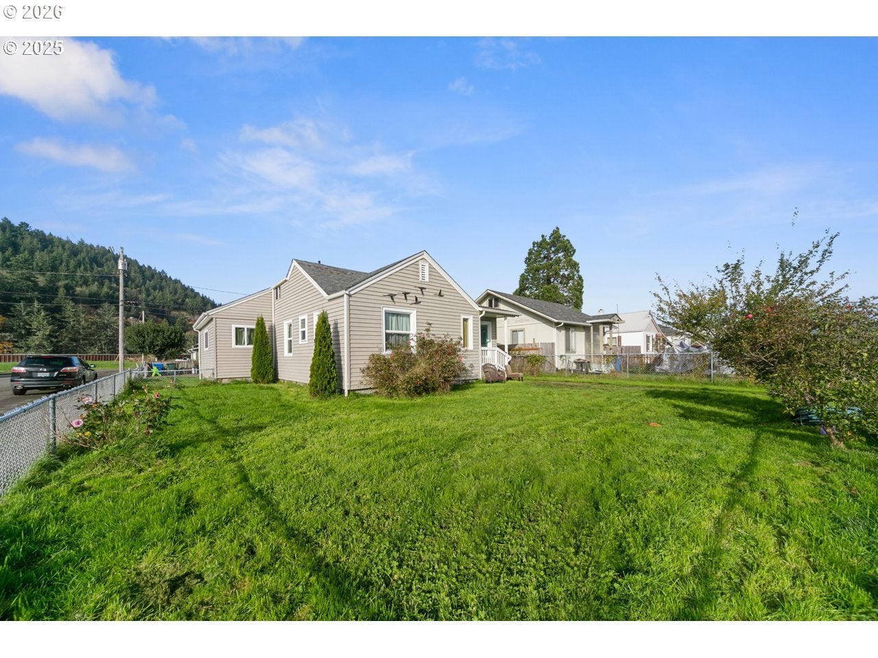 1289 IVY AVE
