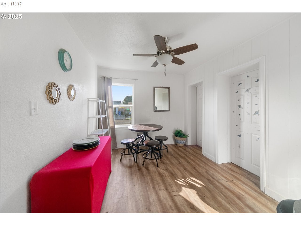 1289 IVY AVE