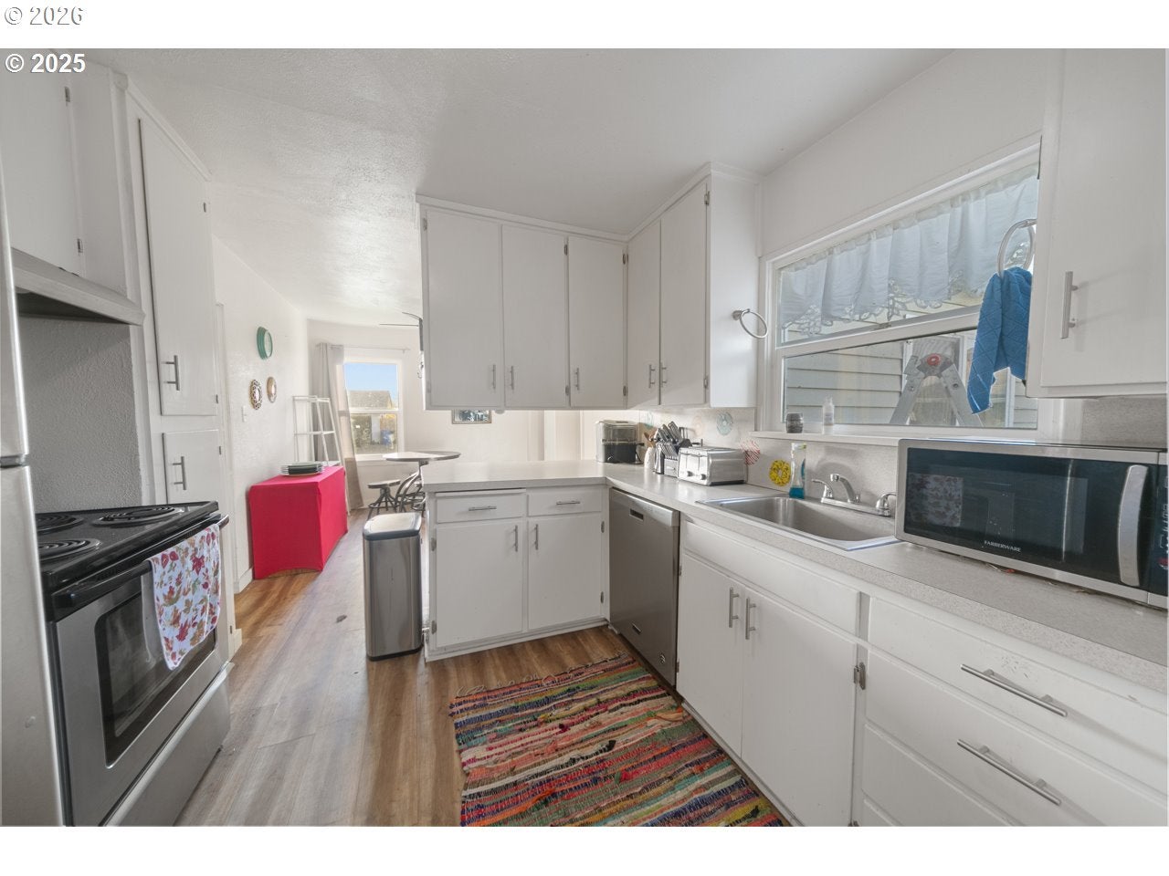 1289 IVY AVE