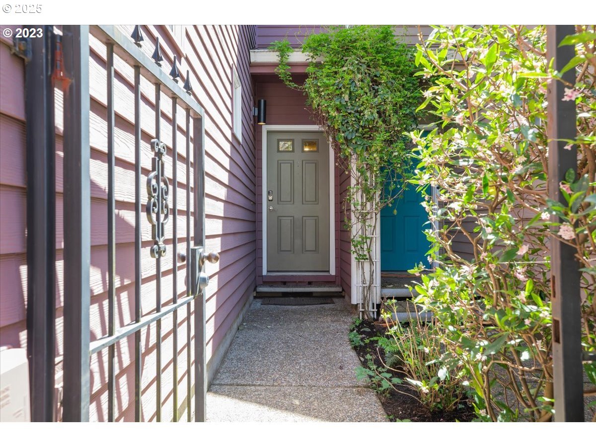 2438 NW THURMAN ST