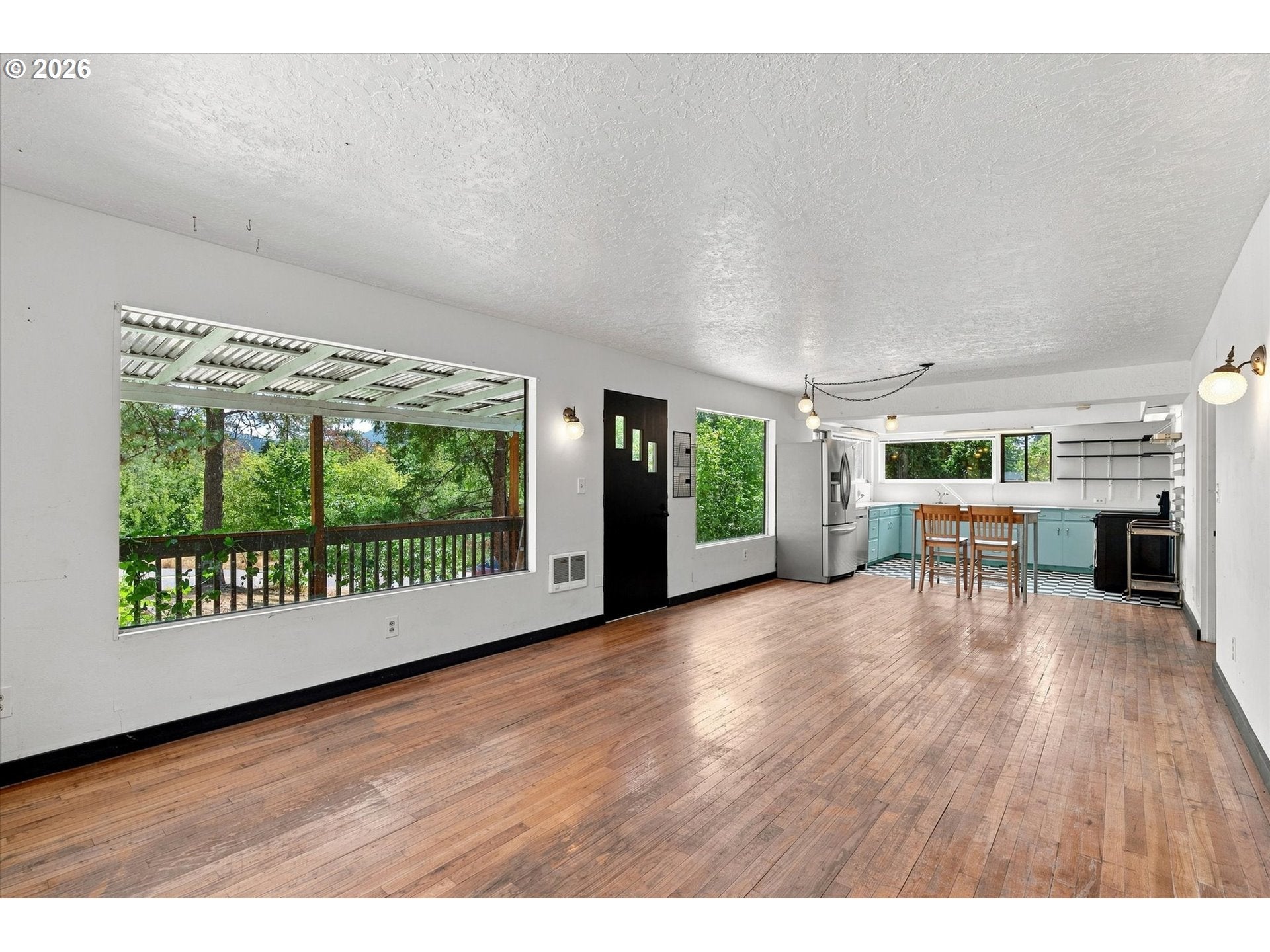 205 N MAPLE HILL RD