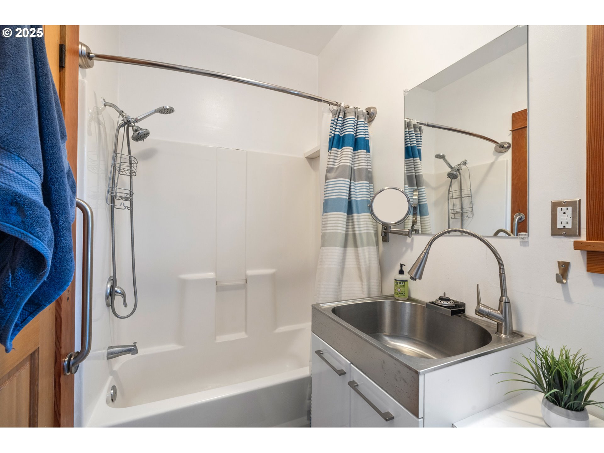 Bay City, Oregon 97107, United States, 4 Bedrooms Bedrooms, ,2 BathroomsBathrooms,Residential,Active,98316