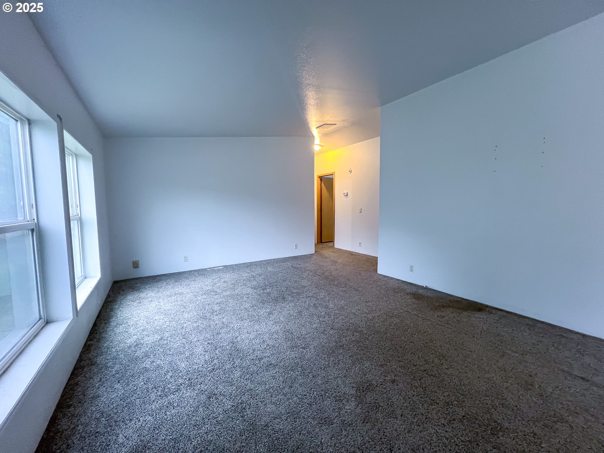 798 E MAIN ST