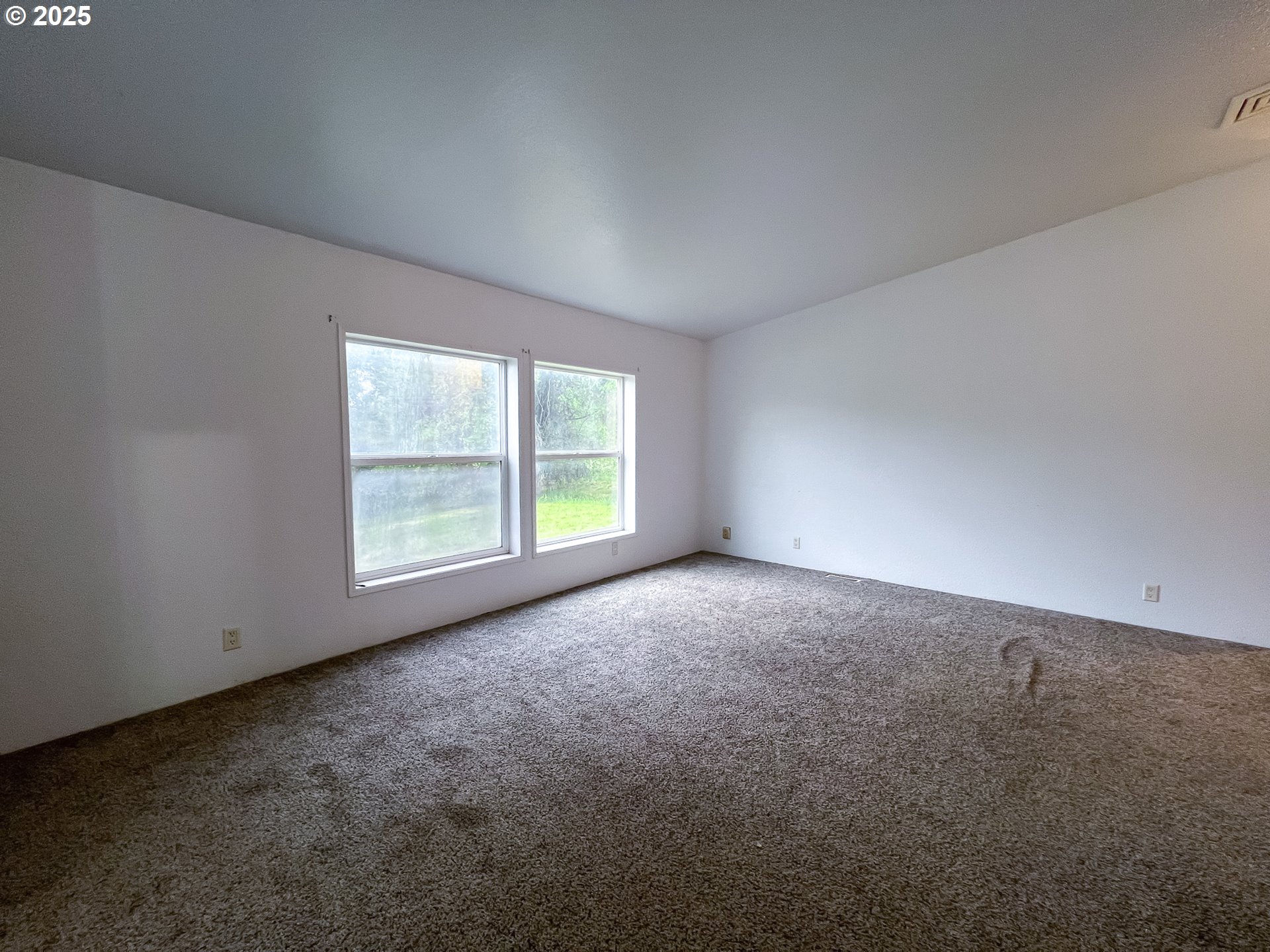 798 E MAIN ST