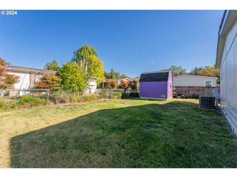 A home in Sutherlin