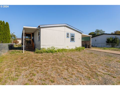 A home in Sutherlin