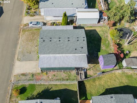 A home in Sutherlin