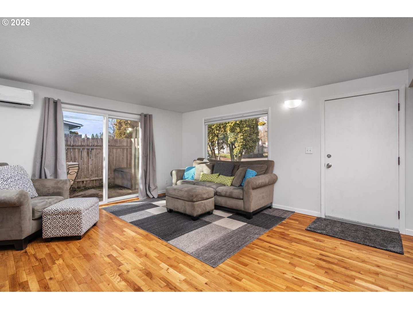 5594 SW ERICKSON AVE