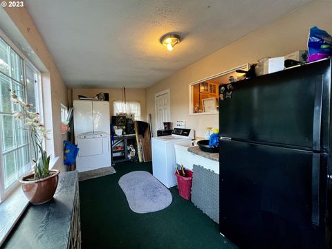 A home in Coos Bay