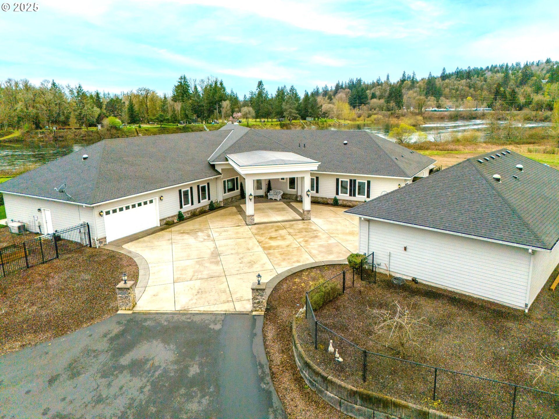 2567 Lewis River RD