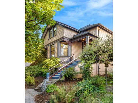 3635 S CORBETT AVE Portland OR 97239