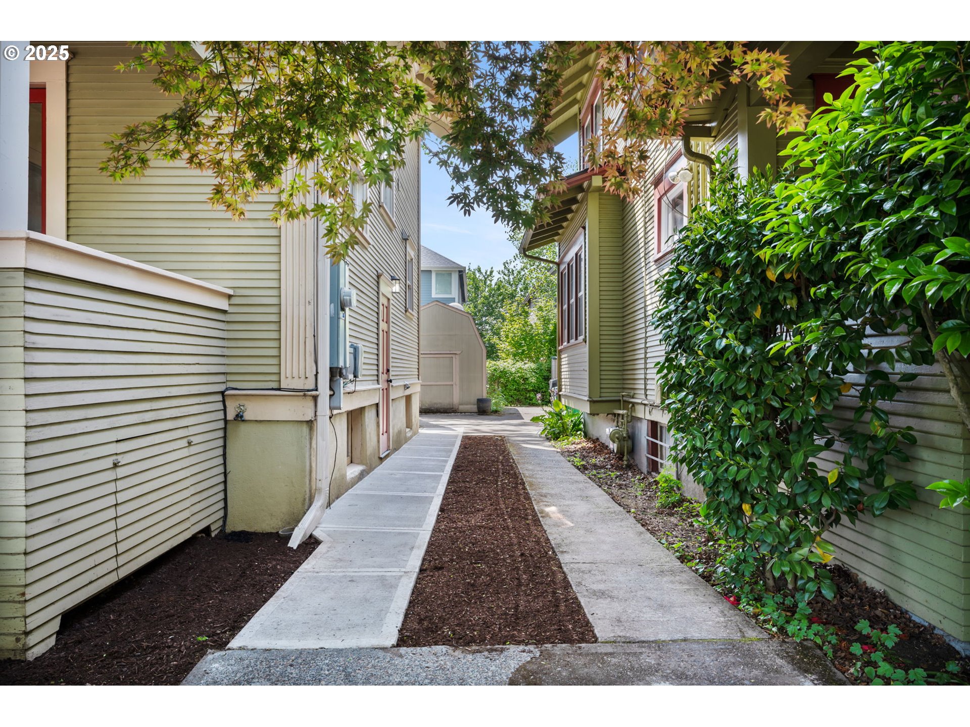 415 SE 28TH AVE