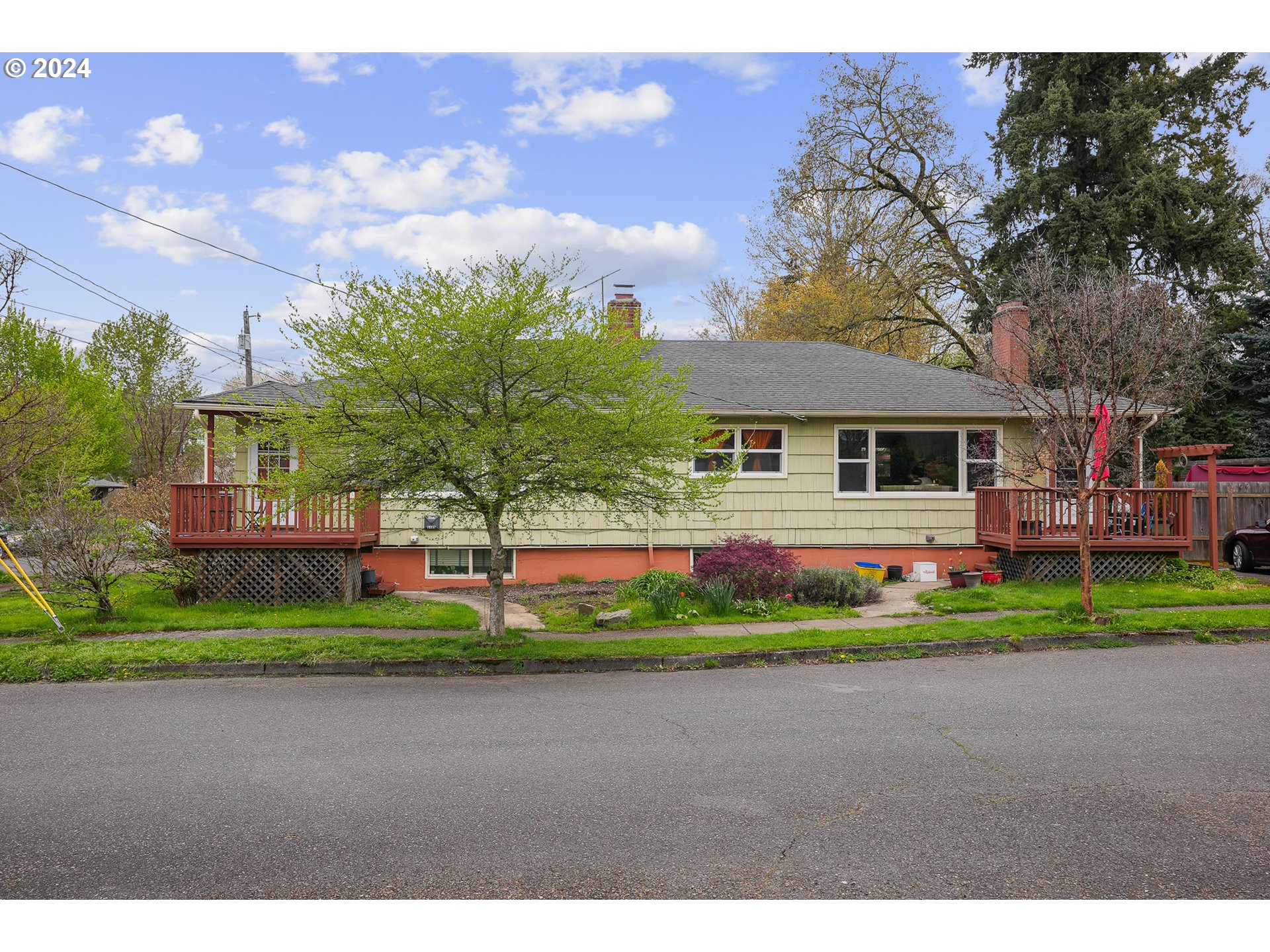 5105 5109 SE TIBBETTS ST