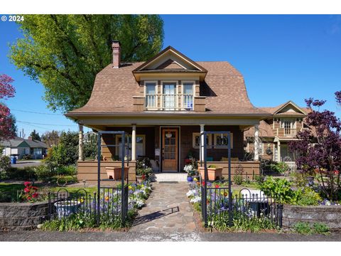 A home in Stayton