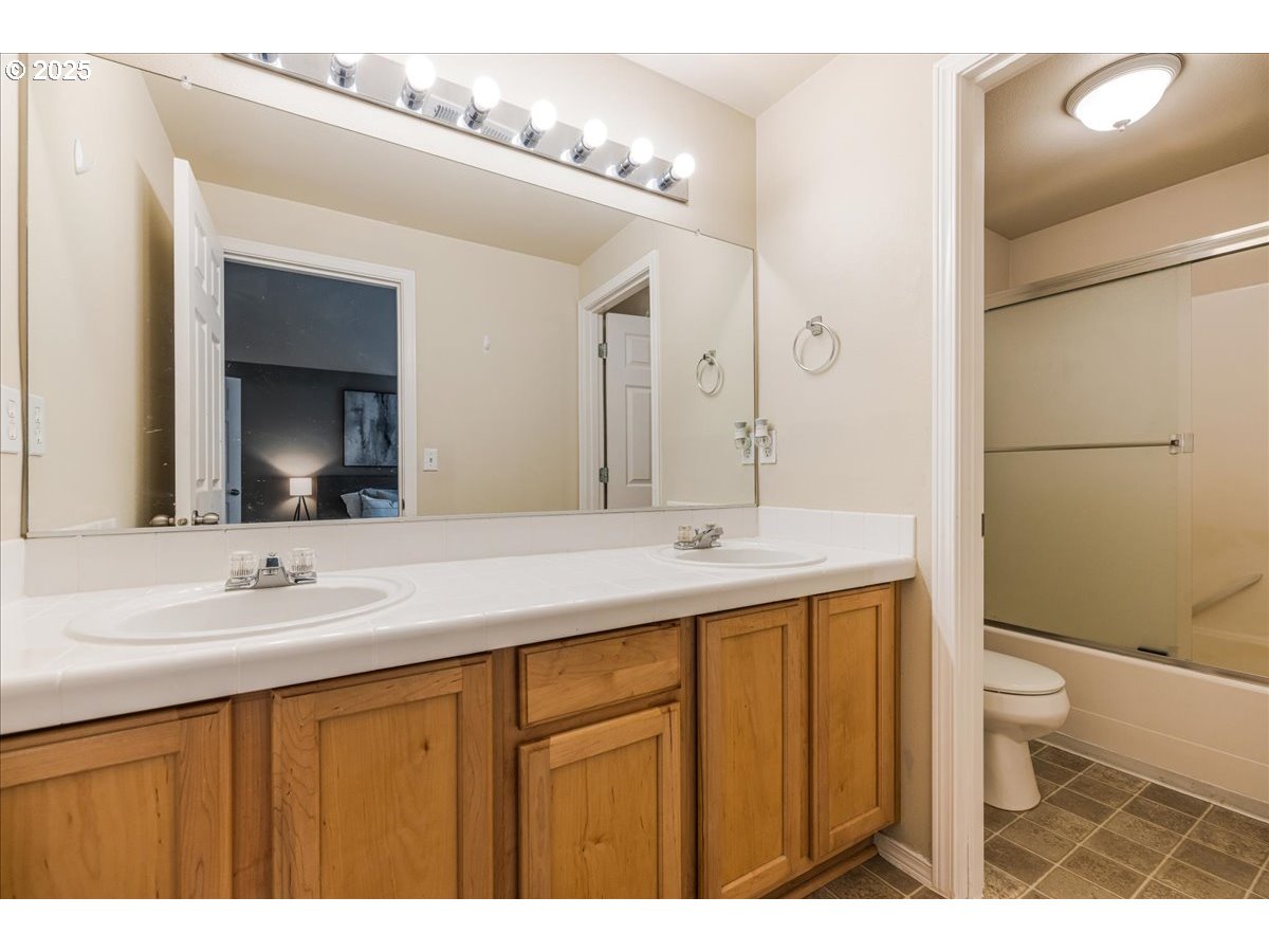 Beaverton, Oregon 97003, United States, 3 Bedrooms Bedrooms, ,3 BathroomsBathrooms,Residential,Active,163463