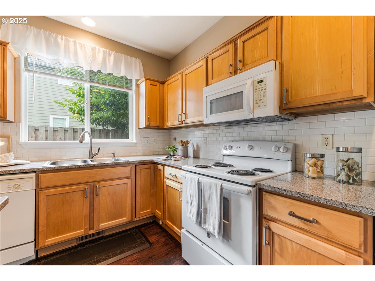 Beaverton, Oregon 97003, United States, 3 Bedrooms Bedrooms, ,3 BathroomsBathrooms,Residential,Active,163463