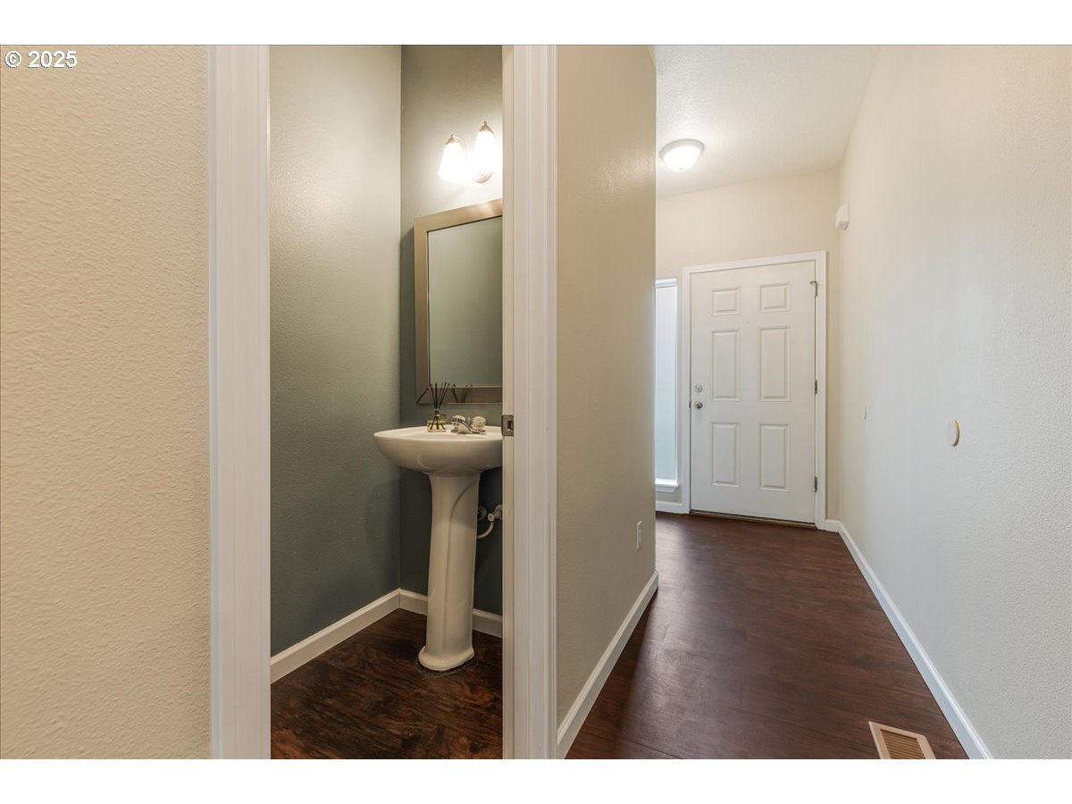 Beaverton, Oregon 97003, United States, 3 Bedrooms Bedrooms, ,3 BathroomsBathrooms,Residential,Active,163463