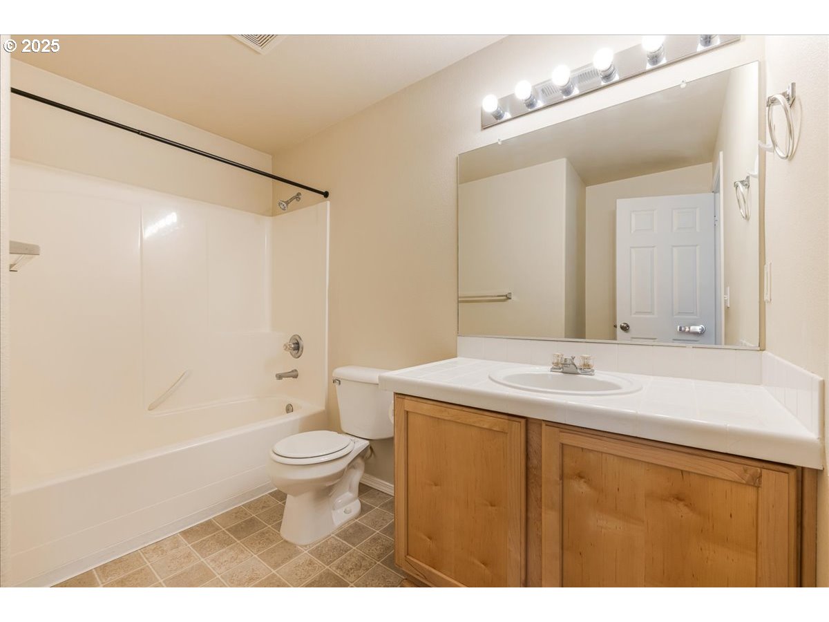 Beaverton, Oregon 97003, United States, 3 Bedrooms Bedrooms, ,3 BathroomsBathrooms,Residential,Active,163463