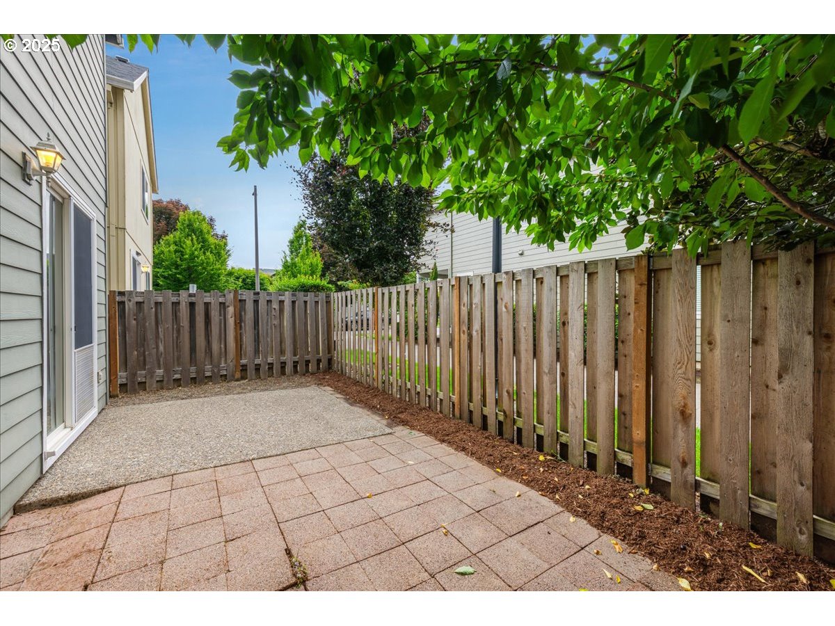 Beaverton, Oregon 97003, United States, 3 Bedrooms Bedrooms, ,3 BathroomsBathrooms,Residential,Active,163463