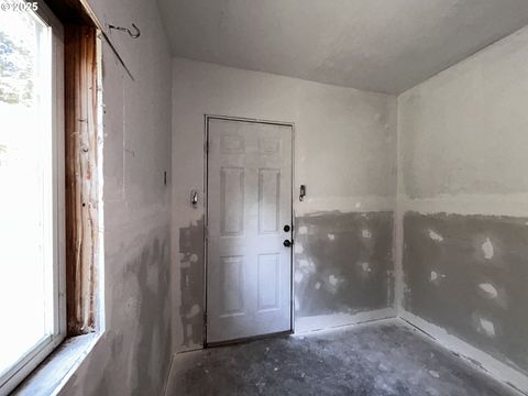 Tiny photo for 47947 Commercial St, Oakridge, OR 97463 (MLS # 729308446)