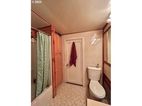Tiny photo for 47947 Commercial St, Oakridge, OR 97463 (MLS # 729308446)