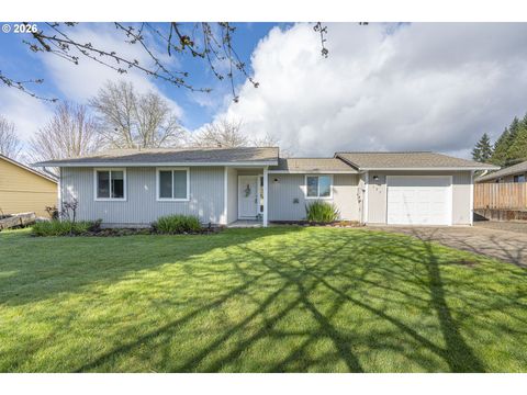 Photo of 127 SW Poplar Ct, McMinnville, OR 97128 (MLS # 454676990)
