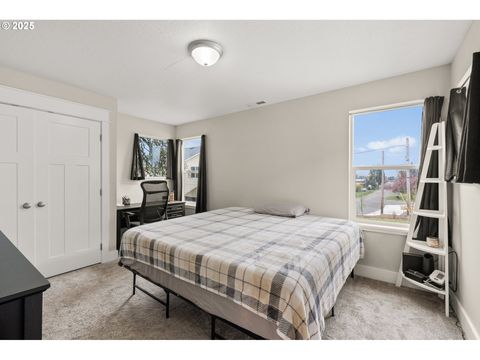 Tiny photo for 630 S 10th St, Creswell, OR 97426 (MLS # 255723580)