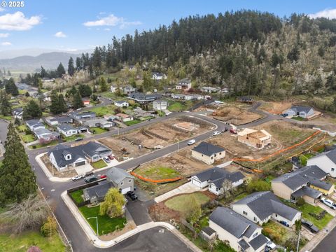 Tiny photo for 630 S 10th St, Creswell, OR 97426 (MLS # 255723580)