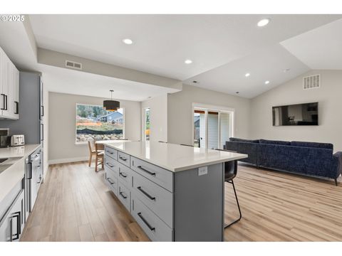 Tiny photo for 630 S 10th St, Creswell, OR 97426 (MLS # 255723580)