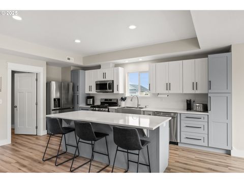 Tiny photo for 630 S 10th St, Creswell, OR 97426 (MLS # 255723580)
