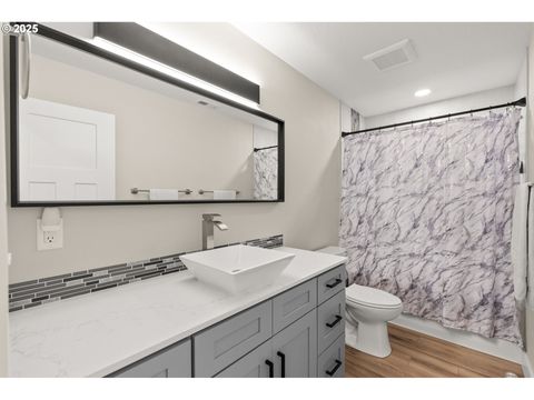 Tiny photo for 630 S 10th St, Creswell, OR 97426 (MLS # 255723580)